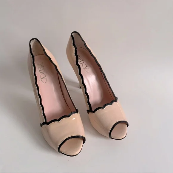 Red Valentino Scalloped Trim Patent leather peep toe pumps pale pink and black - Picture 1 of 14